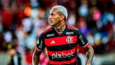 Flamengo recusa proposta do Aston Villa pelo lateral-direito Wesley