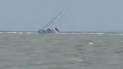 Veleiro naufraga na ilha dos Lençóis em Cururupu, no Maranhão; VÍDEO