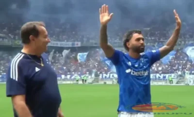 Gabigol é apresentado pelo Cruzeiro em um Mineirão lotado