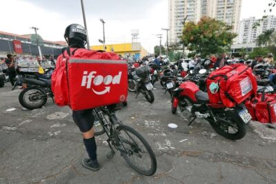 iFood anuncia mudanças, mas representantes de entregadores criticam