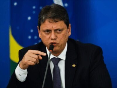 Tarcísio promete indulto a Bolsonaro, mas nega candidatura em 2026