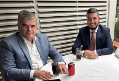 Governador exonera secretário e escancara rompimento
