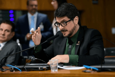 Defesa de Do Val: restrições ultrapassam os “limites da razoabilidade”