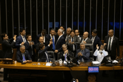 Após Lula cobrar cassação, oposição lembra que PT já ocupou Congresso