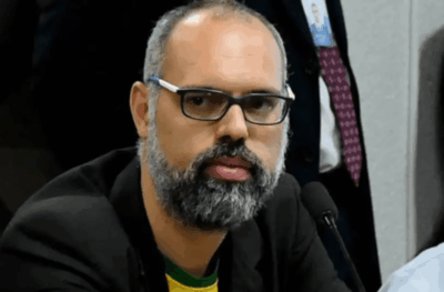 PF indicia Allan dos Santos por incitação ao crime contra jornalista
