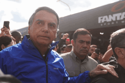Bolsonaro tem até 20h34 desta sexta para explicar “fuga” a Moraes