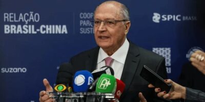 Falha em avião adia retorno de Alckmin ao Brasil