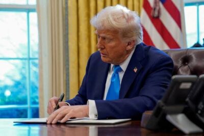 Trump assina decreto para reformar eleições nos EUA e cita Brasil como exemplo de segurança eleitoral