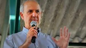 Arruda manifesta seu desejo de permanecer relevante e anseia por um retorno à esfera política “ainda estou aqui”