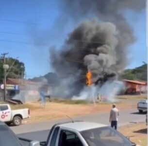 Incêndio atinge rede elétrica e se espalha em borracharia no interior do MA