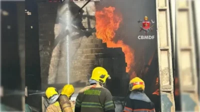 Homem fica ferido em incêndio que atingiu galpão de reciclagem em Ceilândia