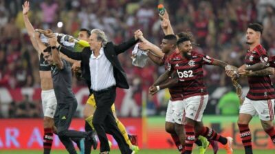 Gabigol decide, Flamengo vira nos acréscimos e é campeão da Libertadores