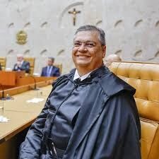 Dino critica pressões e defende soberania da Justiça brasileira