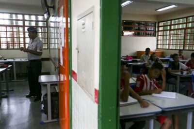 Justiça libera contratação de PMs para escolas cívico-militares em SP