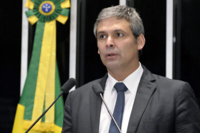 Lindbergh Farias assume líderança da bancada do PT na Câmara com aval de Lula