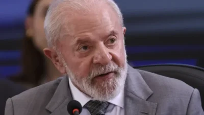 Lula assina projeto que isenta Imposto de Renda para quem ganha até R$ 5 mil