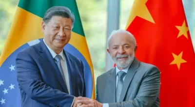 Xi Jinping manifesta apoio à soberania do Brasil em telefonema com Lula