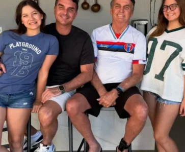 “Visitando meu pai na prisão domiciliar”, diz Flávio Bolsonaro
