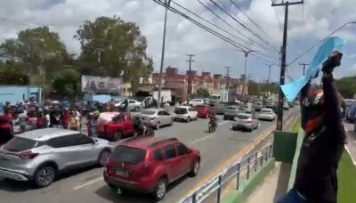 Motociclistas fazem manifestação em frente à Assembleia Legislativa