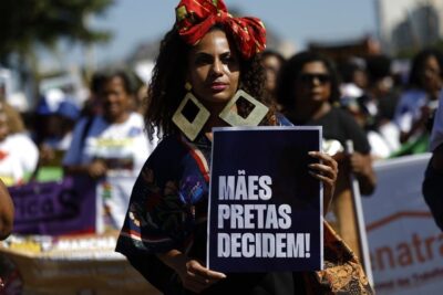 Mulheres negras reivindicam justiça e bem-viver em marcha no Rio