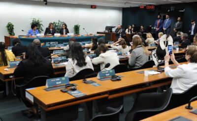 Mulheres parlamentares do BRICS temem que IA reforce desigualdades entre os gêneros