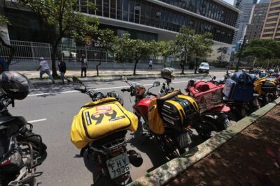Municípios devem regulamentar serviço de mototáxi em SP, diz proposta