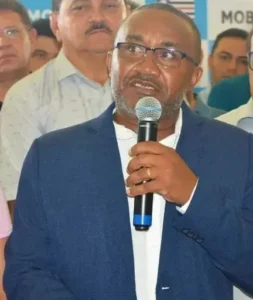 Prefeito Nivaldo Araújo desmascara Fake News sobre pagamentos de servidores contratados
