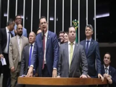 Oposição reage a projeto sobre proteção infantil online