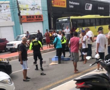 Pedestre morre atropelado por moto de entrega de gás no São Francisco