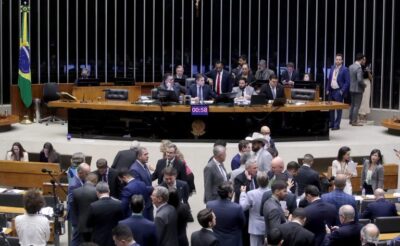 Plenário analisa projeto que revoga pontos desatualizados da CLT; acompanhe