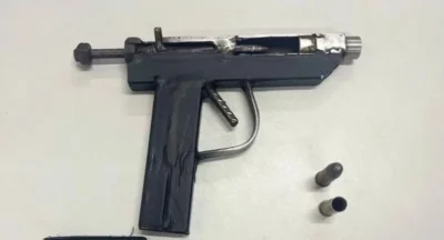 PM flagra jovens caminhando com pistola caseira e munições em rua de Timon; trio foi preso