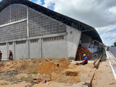 Realização de obras conclusivas de quadra poliesportiva por Neto Carvalho prova que Araioses tem prefeito