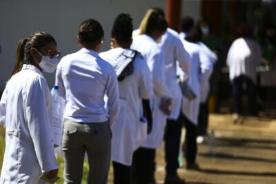 Revalida 2025/2: nota de corte da primeira fase fica em 61 pontos