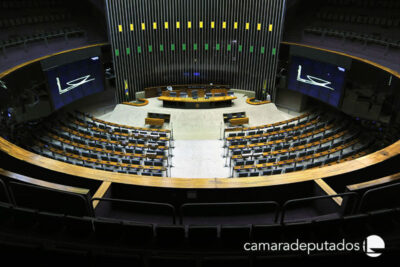 Câmara declara perda de mandatos de sete deputados federais