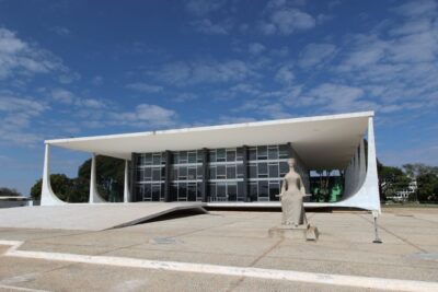 STF retoma sessões após recesso e fará defesa de Moraes