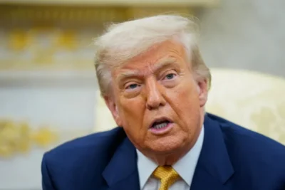 Trump anuncia tarifa de 100% sobre chips importados pelos EUA