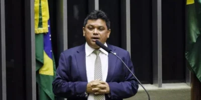 Linguagem tátil proposta por Márcio Jerry avança na Câmara