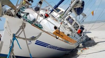 Tripulantes escapam ilesos após veleiro naufragar próximo à ilha de Lençóis