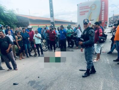 Duas pessoas morrem após moto colidir com ônibus, em São Luís