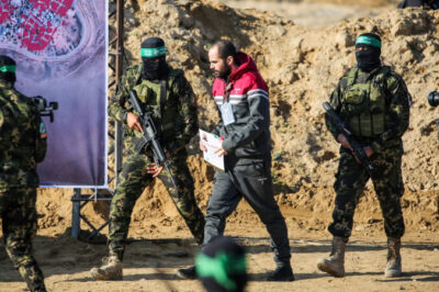 Hamas e Israel fecham acordo para trocar corpos de quatro reféns por 602 prisioneiros palestinos