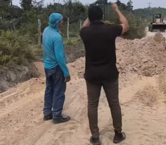 VEREADOR ROGÉRIO LIMA VISTORIA AS OBRAS DE CONSTRUÇÃO DA ESTRADA DA CASTANHEIRA, EM PRESIDENTE SARNEY