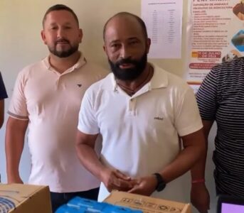 PREFEITO DE PERI-MIRIM ENTREGA NOVOS EQUIPAMENTOS DIGITAIS E CLIMATIZADORES PARA MODERNIZAR ATENDIMENTO À POPULAÇÃO DO MUNICÍPIO