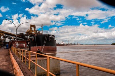 Porto do Itaqui atinge recorde histórico com 3,85 milhões de toneladas movimentadas em um único mês