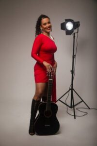 Raqquel vai lançar música-manifesto do poder feminino