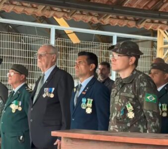 Deputado Wellington é agraciado com mais alta honraria concedida pelo Exército Brasileiro a oficiais da reserva