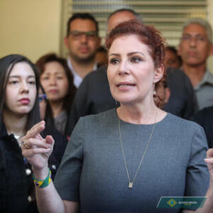 PF concluiu que Carla Zambelli não coagiu e nem obstruiu justiça