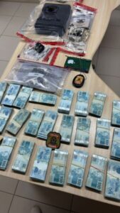 PF prende duas pessoas por lavagem de dinheiro e porte ilegal de arma de fogo em São Luís