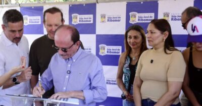 Dr. Julinho assina ordem de serviço para pavimentação de comunidade em São José de Ribamar