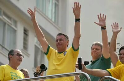 Centrão pressiona Bolsonaro para apontar sucessor de fora da família antes de prisão em regime fechado