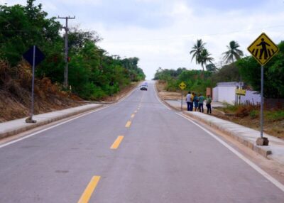 Prefeito Dr. Julinho entrega nova Estrada da Ponta Verde